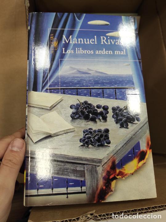 Libros de segunda mano: Los libros arden mal.- Rivas, Manuel - Foto 1