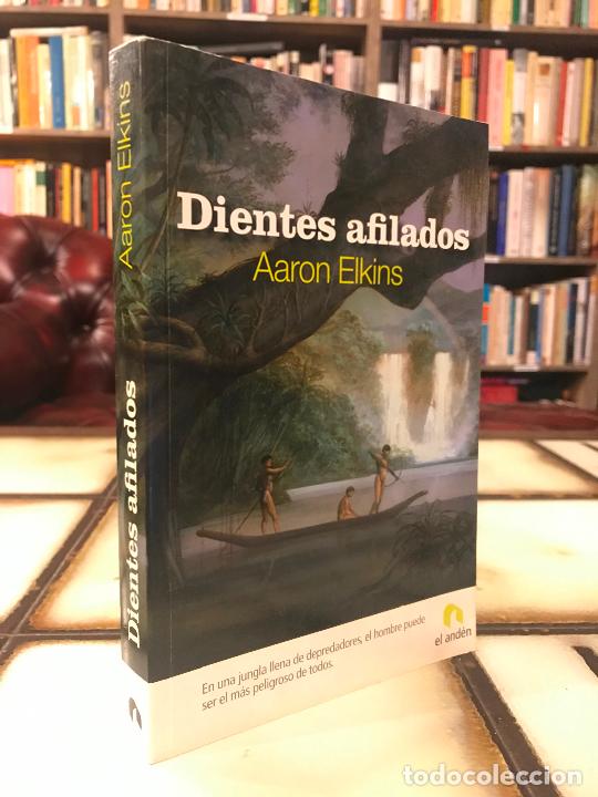 Libros de segunda mano: Dientes afilados. Aaron Elkins. - Foto 1