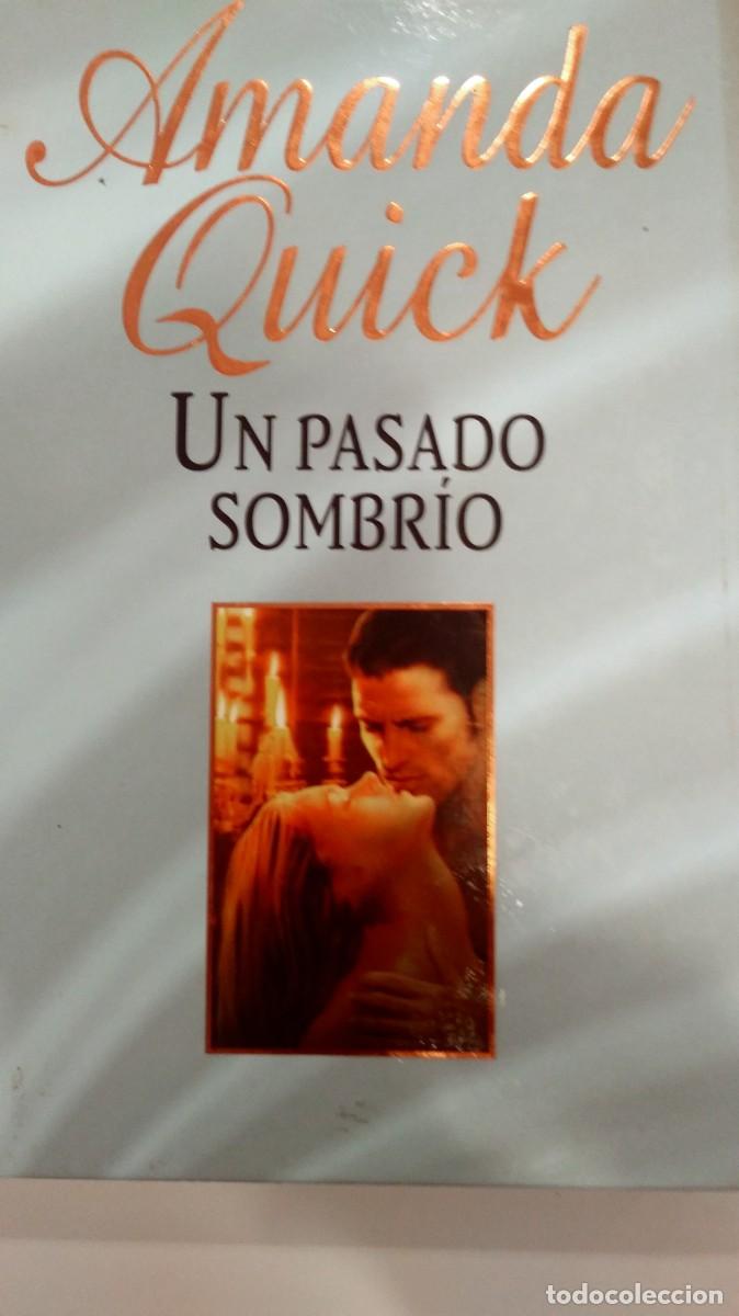 Libros de segunda mano: Un pasado sombr&iacute;o Amanda Quick - Foto 1