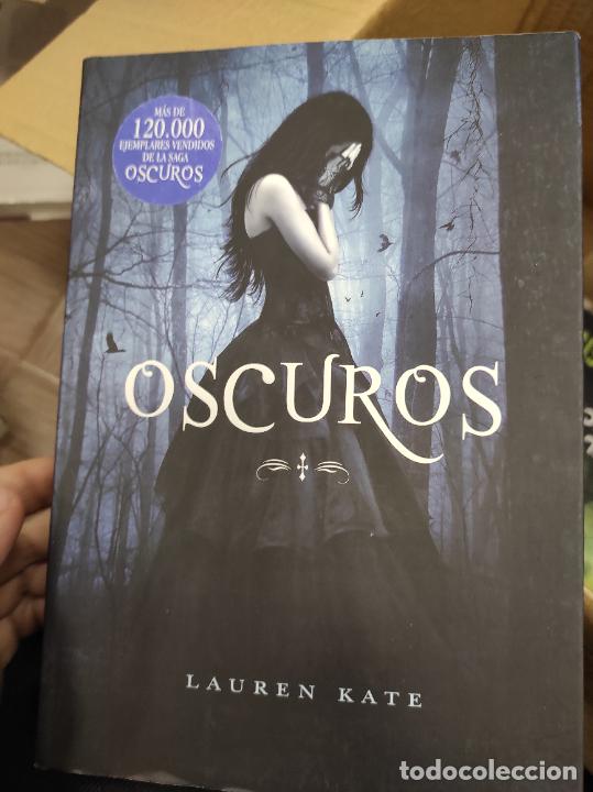 Libros de segunda mano: OSCUROS - LAUREN KATE - Foto 1