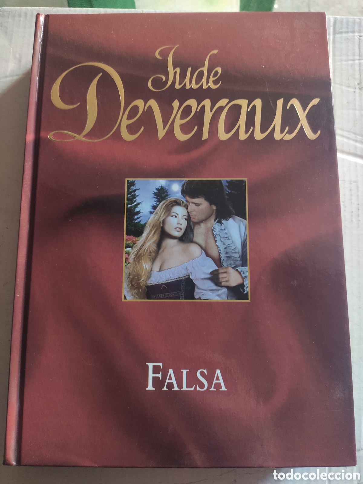 Libros de segunda mano: FALSA. JUDE DEVERAUX. TAPAS DURAS RBA - Foto 1