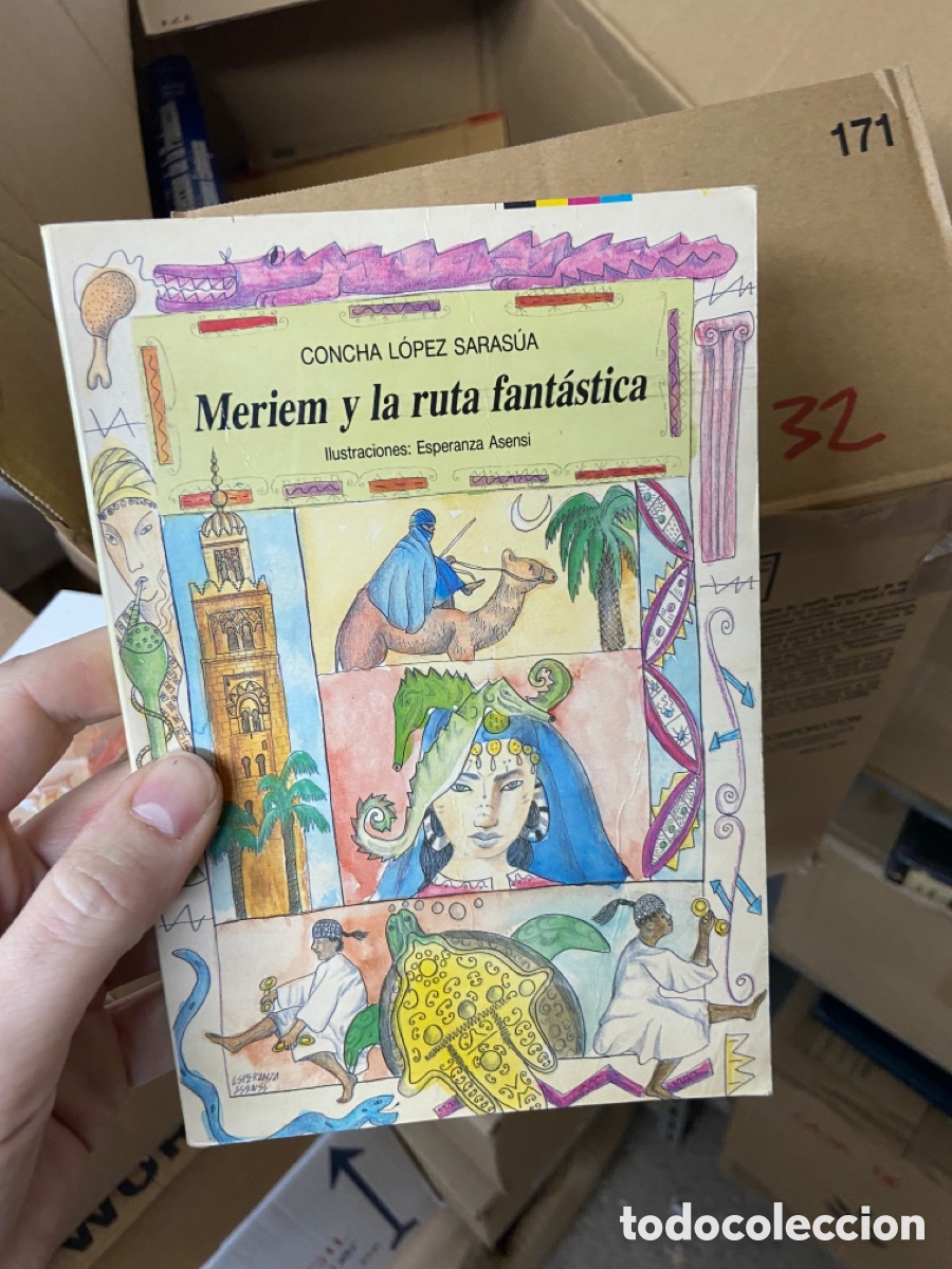 Libri di seconda mano: Caja32 CONCHA L&Oacute;PEZ SARAS&Uacute;A Meriem y la ruta fant&aacute;stica