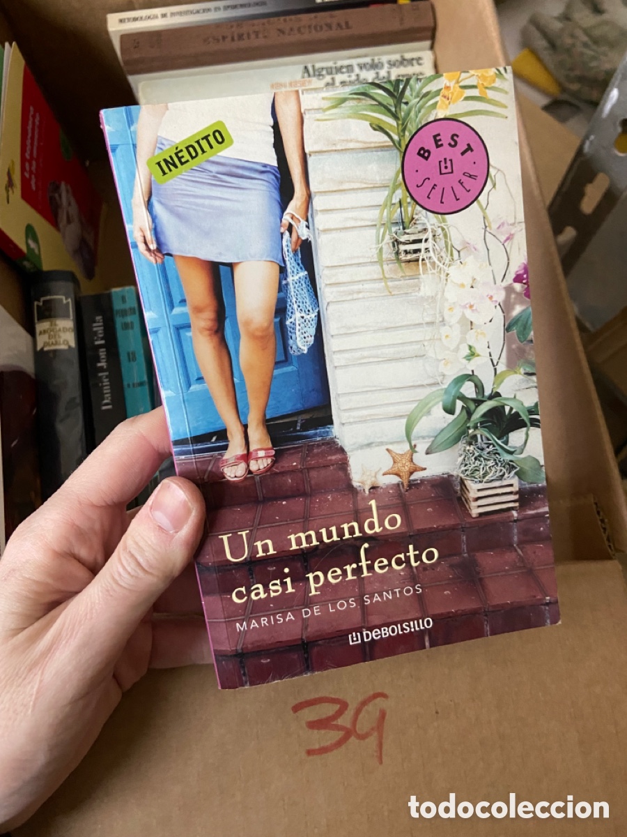 Libri di seconda mano: Caja39 Un mundo casi perfecto MARISA DE LOS SANTOS