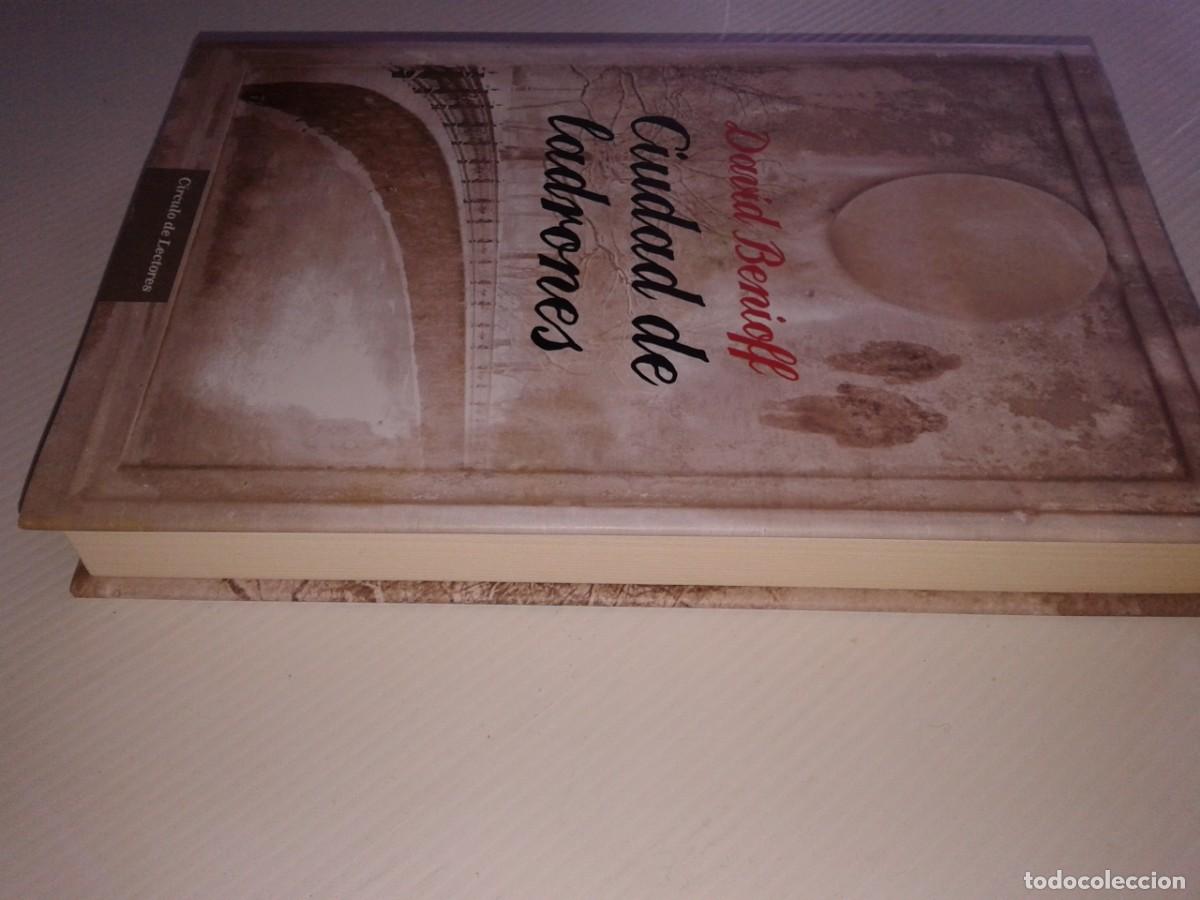 Libros de segunda mano: CIUDAD DE LADRONES, DAVID BENIOFF, T6 - Foto 3