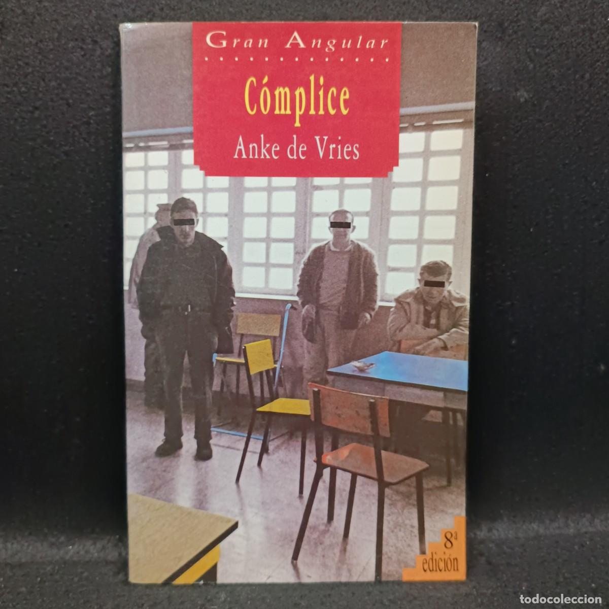 Libros de segunda mano: C&Oacute;MPLICA - ANKE DE VRIES - GRAN ANGULAR / 19.752 - Foto 1