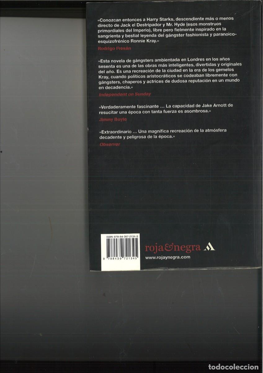 Libros de segunda mano: DELITOS A LARGO PLAZO. Jake Arnott - Foto 2