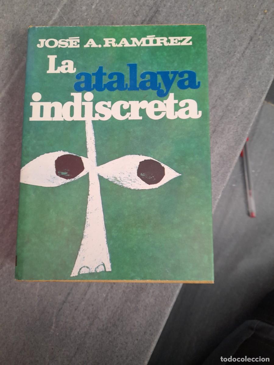Libros de segunda mano: Libro La atalaya indiscreta Jos&eacute; A. Ram&iacute;rez - Foto 1