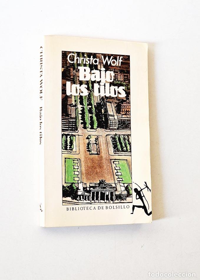 Libros de segunda mano: BAJO LOS TILOS. - WOLF, Christa - Foto 1