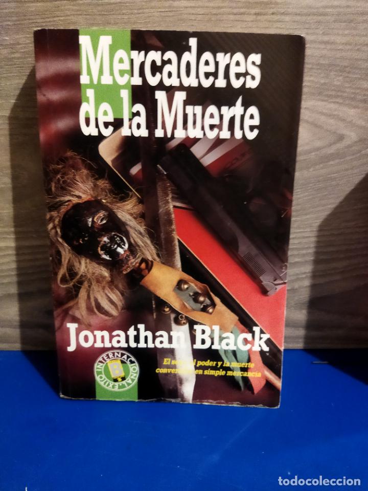 Libros de segunda mano: Mercaderes de la muerte - Foto 1