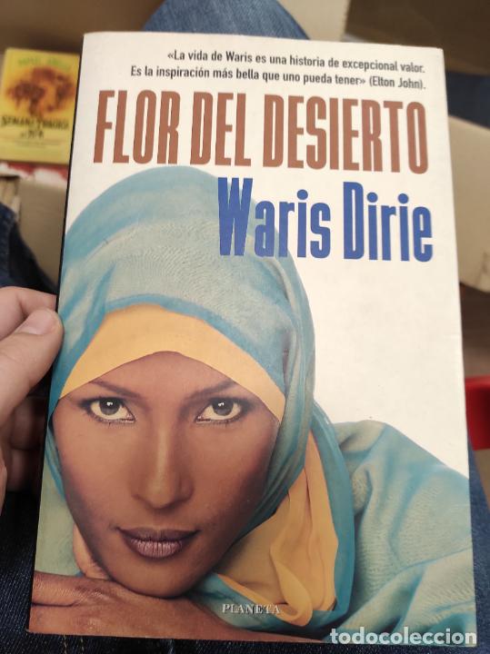 Libros de segunda mano: Flor del desierto - Waris Dirie - - Foto 1