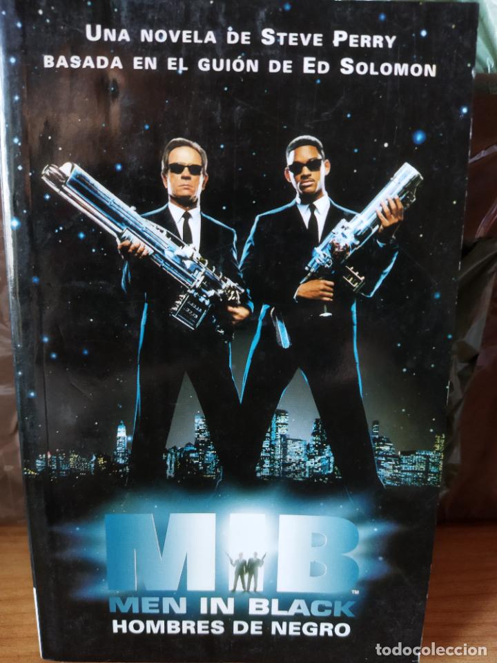 Libros de segunda mano: Hombres de negro - Foto 1