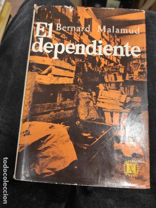 Libros de segunda mano: El dependiente.- Bernard Malamud - Foto 1