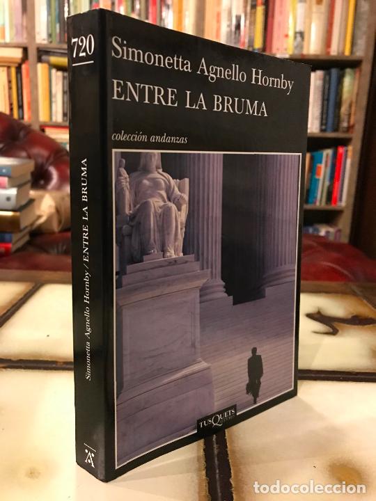 Libros de segunda mano: Entre la bruma. Simonetta Agnello Hornby. - Foto 1