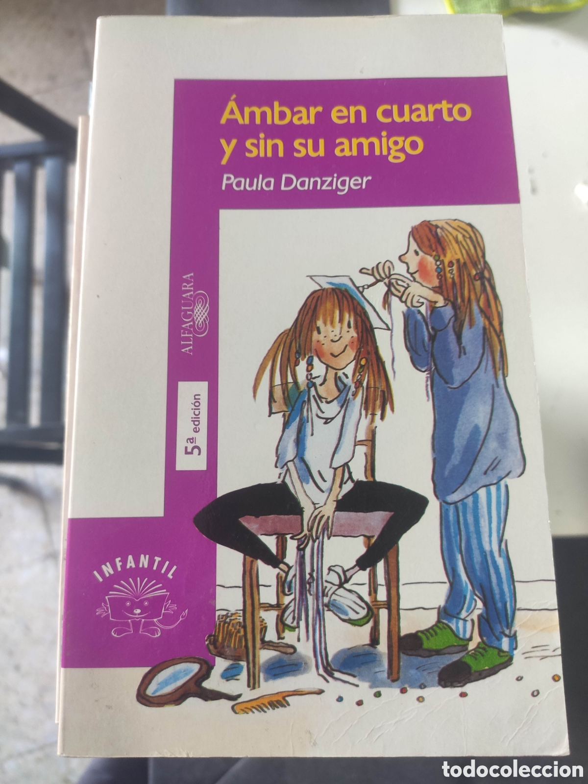 Libros de segunda mano: AMBAR EN CUARTO Y SIN AMIGO. PAULA DANZINGER