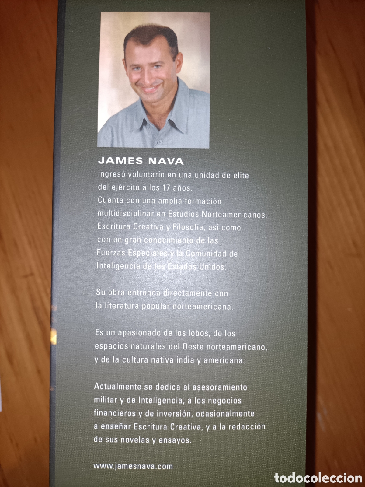 Libros de segunda mano: Lobo gris. James Nava. - Foto 3