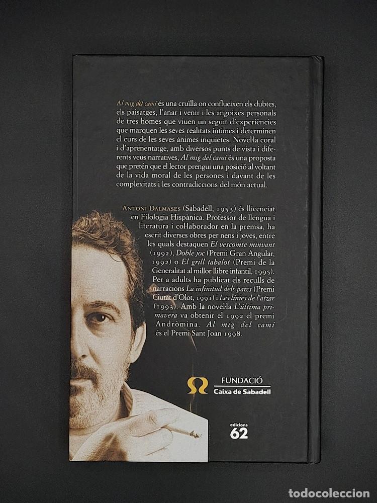 Libros de segunda mano: Al mig del cam&iacute; - Antoni Dalmases - Foto 3