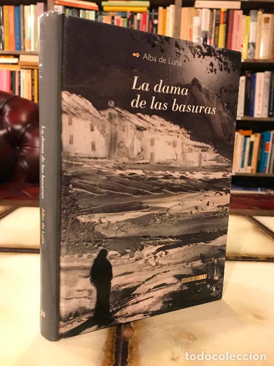 Libros de segunda mano: La dama de las basuras. Alba de Luna. - Foto 1