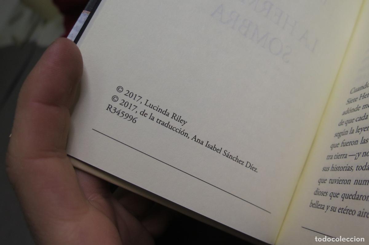 Libros de segunda mano: LA HERMANA SOMBRA. RILEY - Foto 2