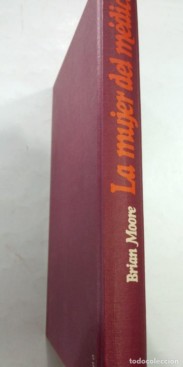 Libros de segunda mano: La mujer del m&eacute;dico Brian Moore - Foto 2