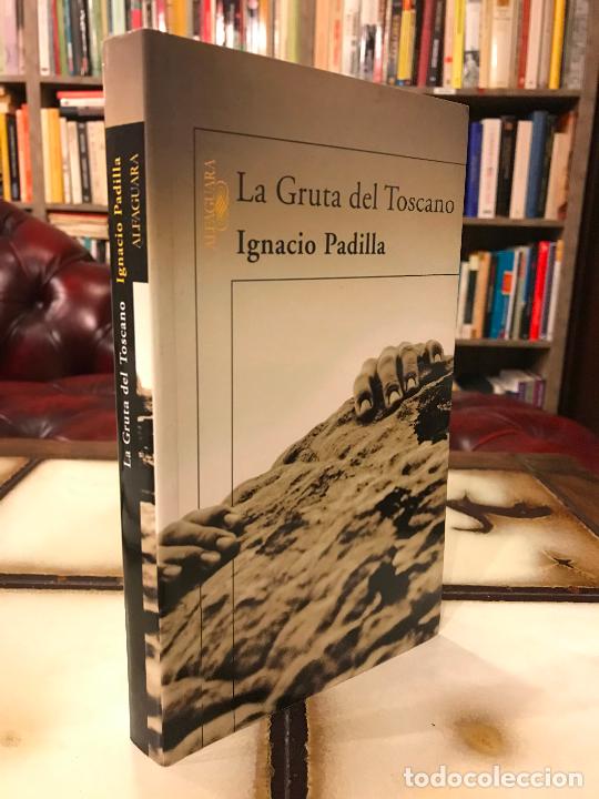 Libros de segunda mano: La gruta del Toscano. Ignacio Padilla. - Foto 1