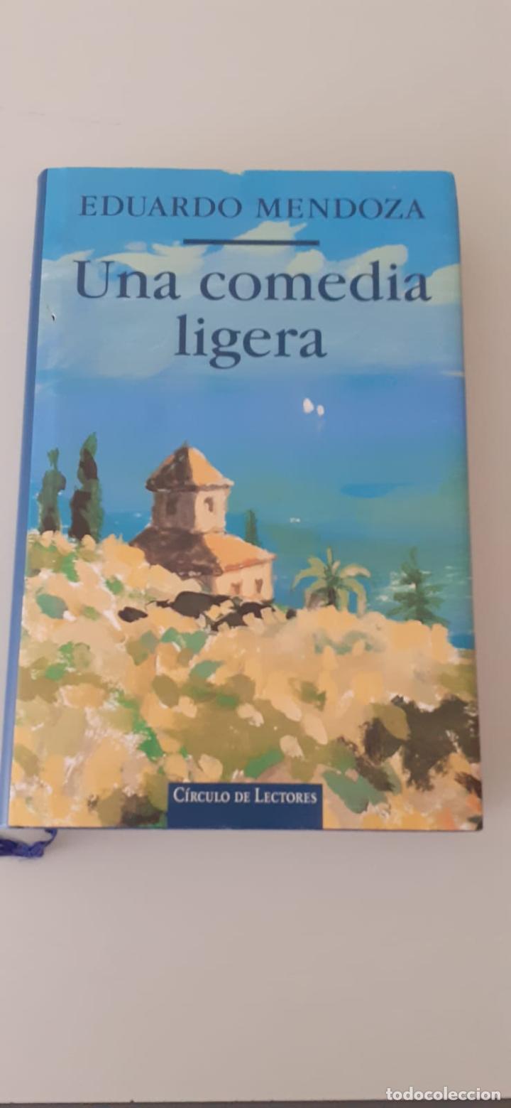 Libros de segunda mano: UNA COMEDIA LIGERA - EDUARDO MENDOZA - Foto 1