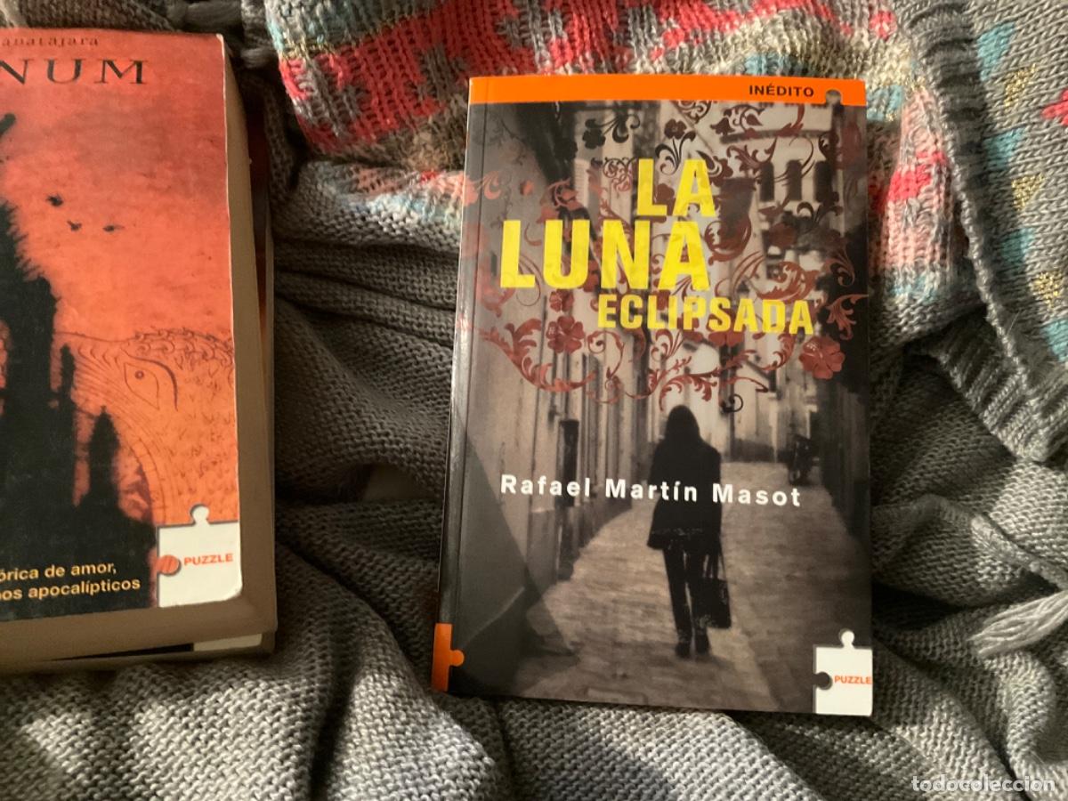 Libros de segunda mano: La luna eclipsada. Rafael Mart&iacute;n Masot. - Foto 1