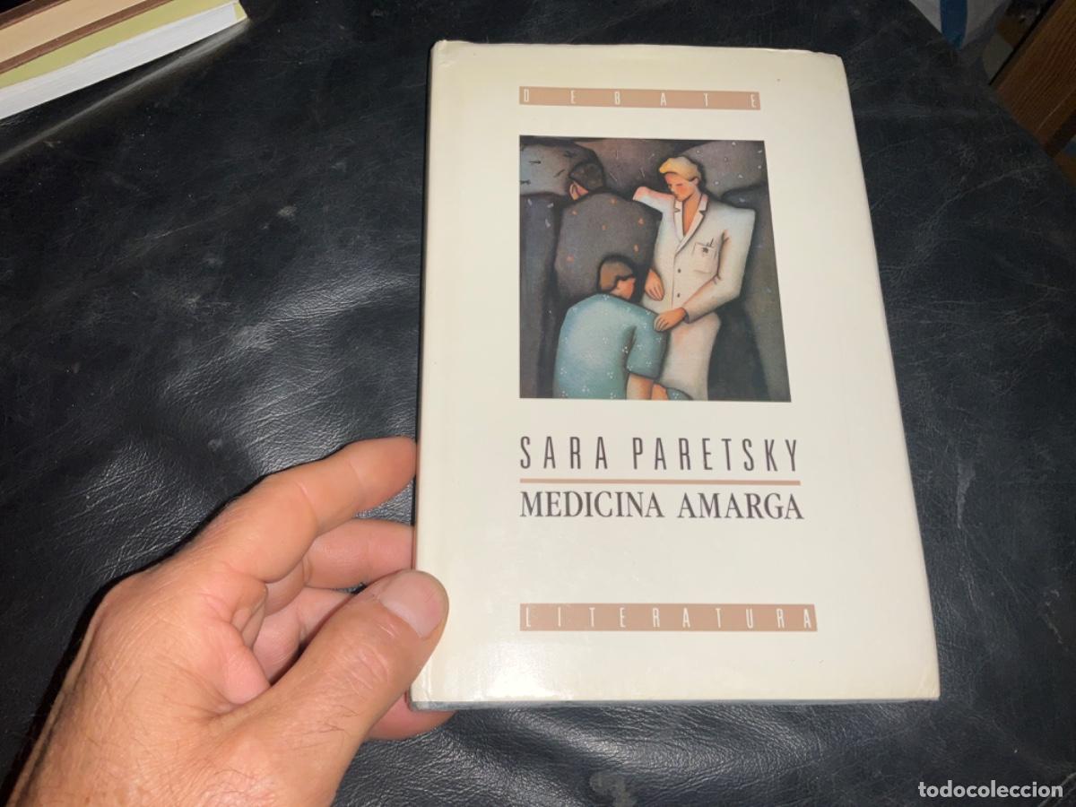 Libros de segunda mano: Medicina amarga, Sara Paretsky. Editorial Debate - Foto 1