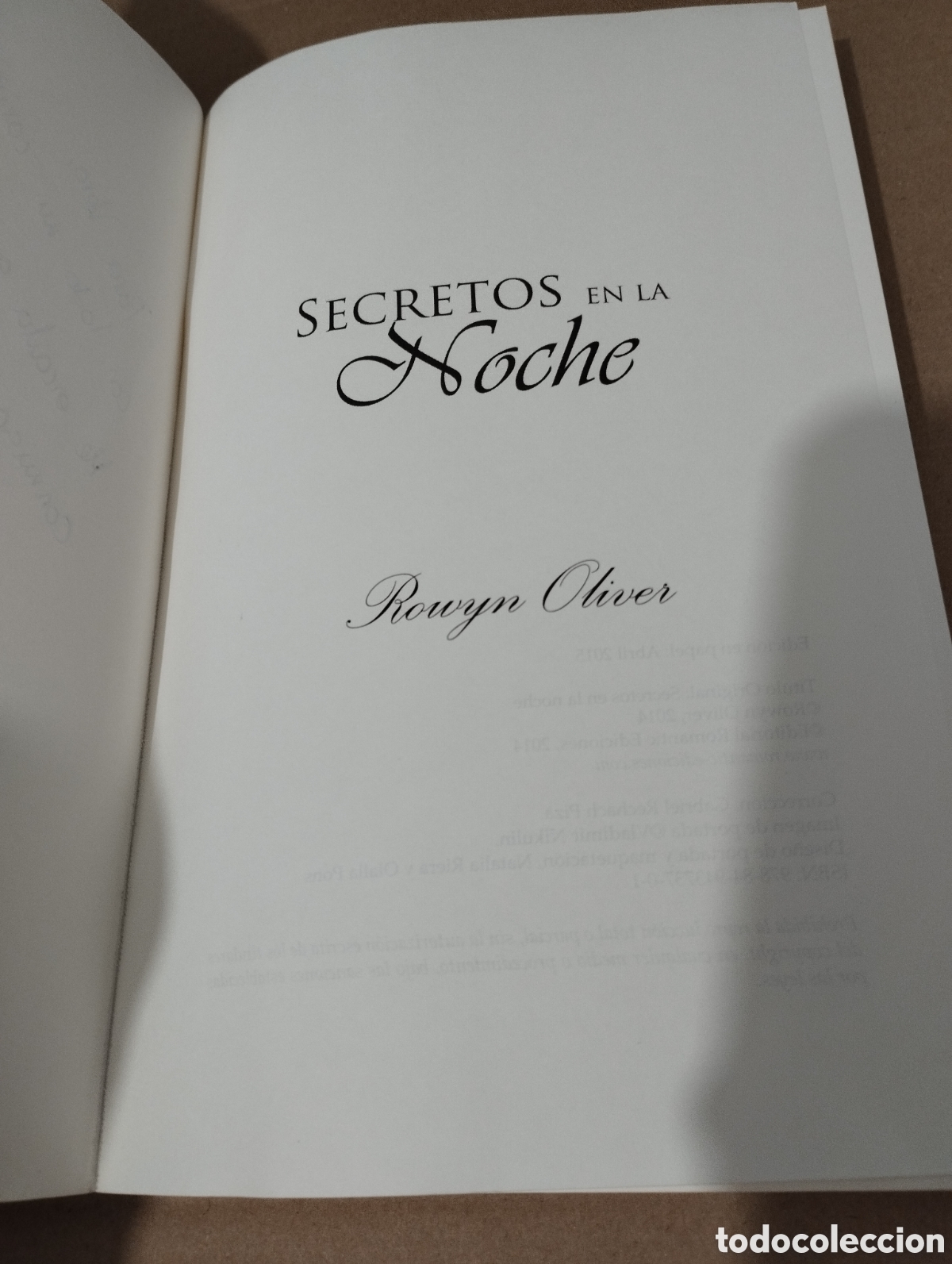 Libros de segunda mano: SECRETOS EN LA NOCHE (ROWYN OLIVER) - Foto 2