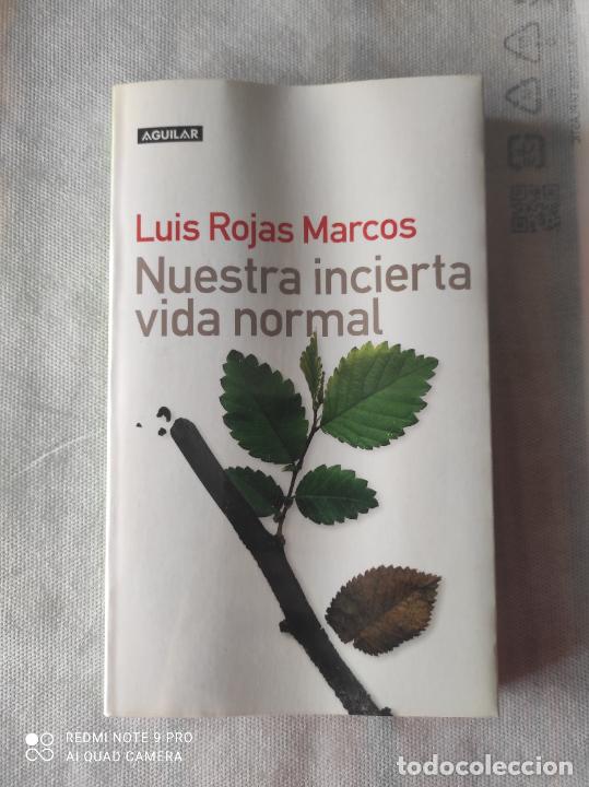 Libros de segunda mano: NUESTRA INCIERTA VIDA NORMAL - LUIS ROJAS MARCOS - Foto 1