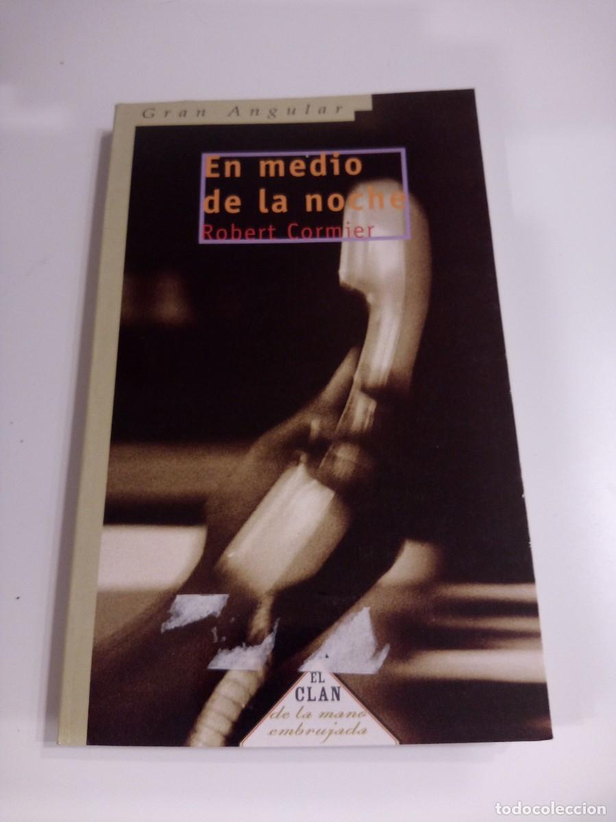 Libros de segunda mano: G-65 LIBRO EN MEDIO DE LA NOCHE ROBERT CORMIER GRAN ANGULAR - Foto 1