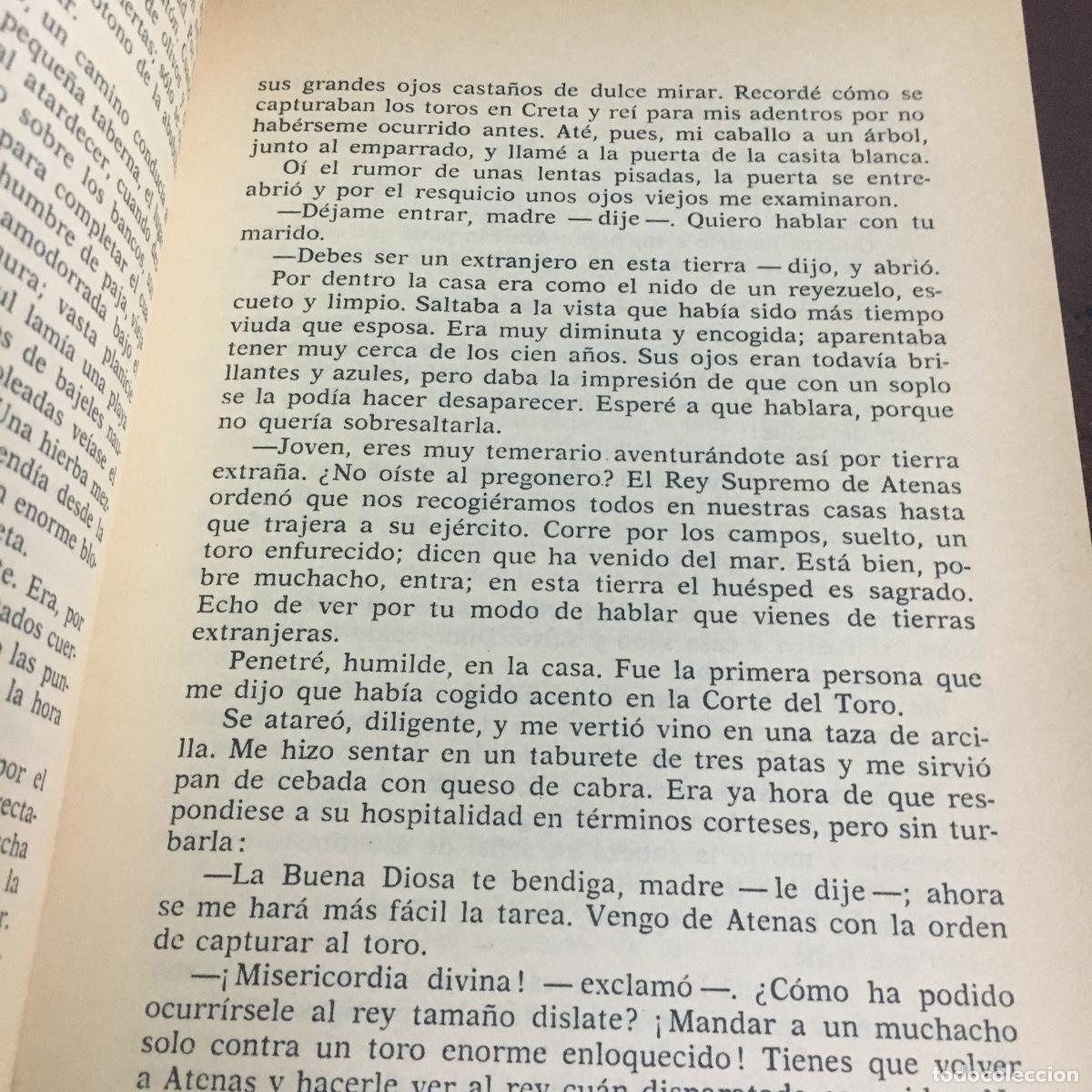 Libros de segunda mano: EL TORO DEL MAR. - RENAULT, Mary. REF: 1323 - Foto 3