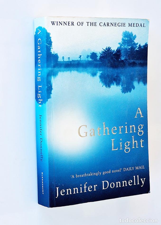 Libros de segunda mano: A GATHERING LIGHT - DONNELLY, Jennifer - Foto 1