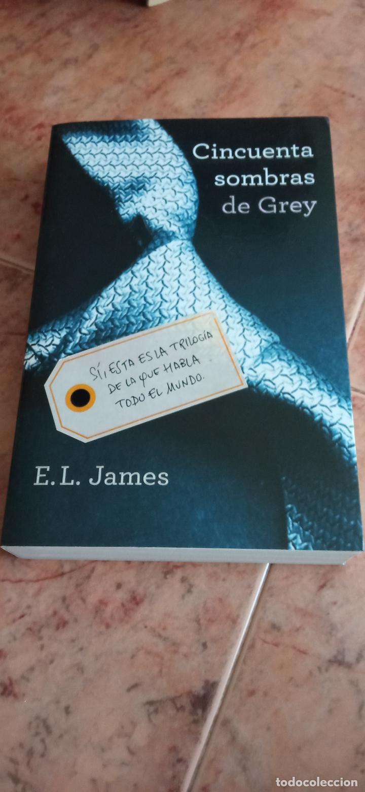 Libros de segunda mano: CINCUENTA SOMBRAS DE GREY - Foto 1