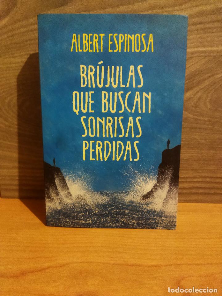 Libros de segunda mano: Br&uacute;julas que buscan sonrisas perdidas - Foto 1