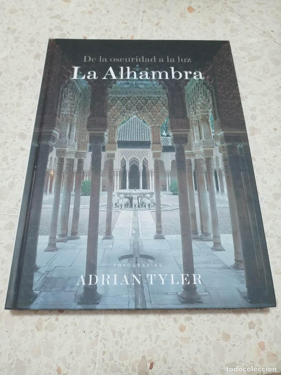 Libros de segunda mano: DE LA OSCURIDAD A LA LUZ. LA ALHAMBRA - Foto 1