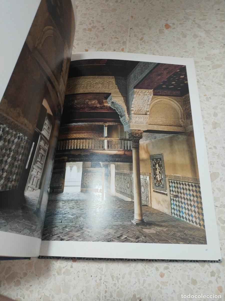 Libros de segunda mano: DE LA OSCURIDAD A LA LUZ. LA ALHAMBRA - Foto 2