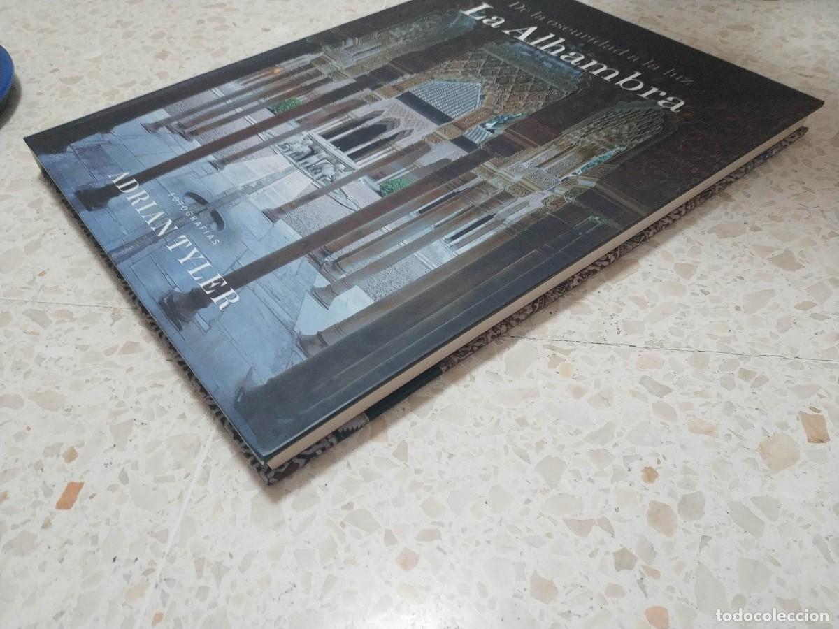 Libros de segunda mano: DE LA OSCURIDAD A LA LUZ. LA ALHAMBRA - Foto 3