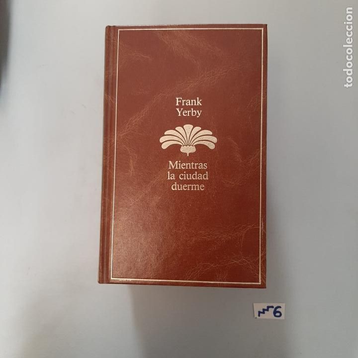 Libros de segunda mano: Mientras la ciudad duerme - Foto 1