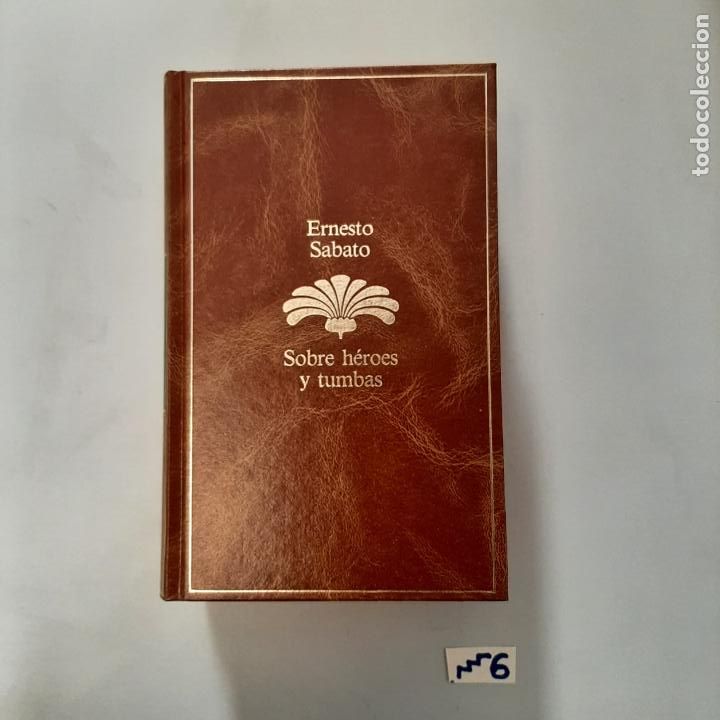 Libros de segunda mano: Sobre h&eacute;roes y tumbas - Foto 1