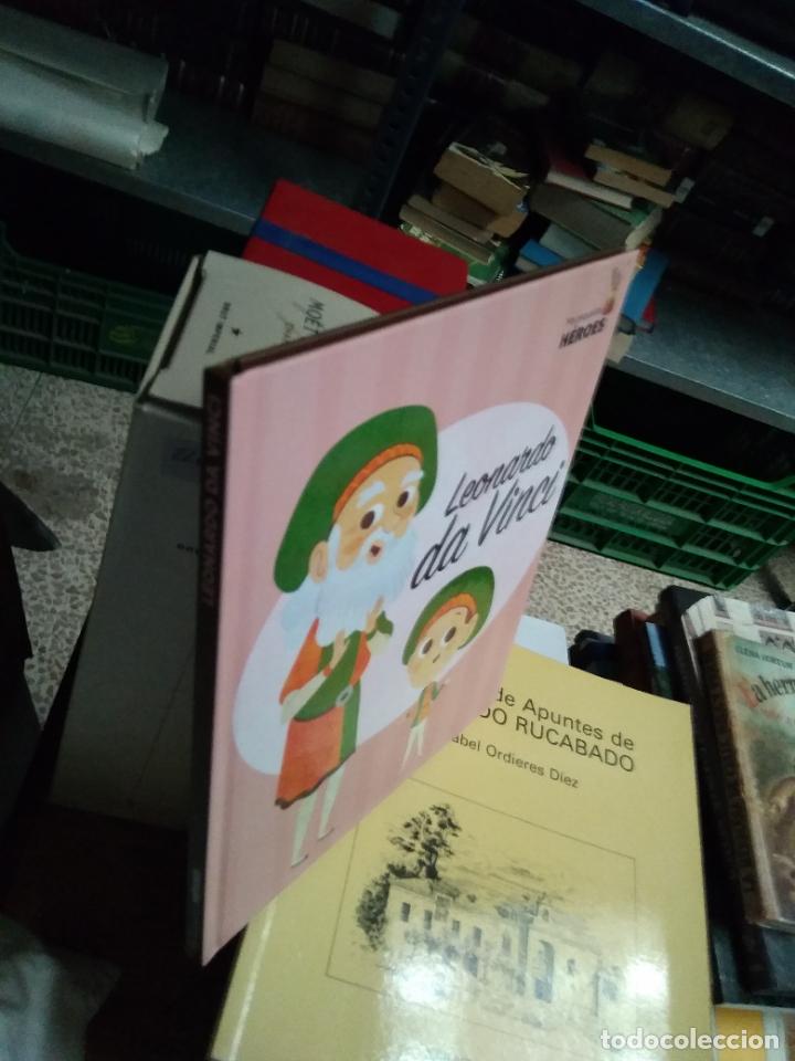 Libros de segunda mano: Mis peque&ntilde;os heroes. Leonardo da Vinci. L.31085 - Foto 2