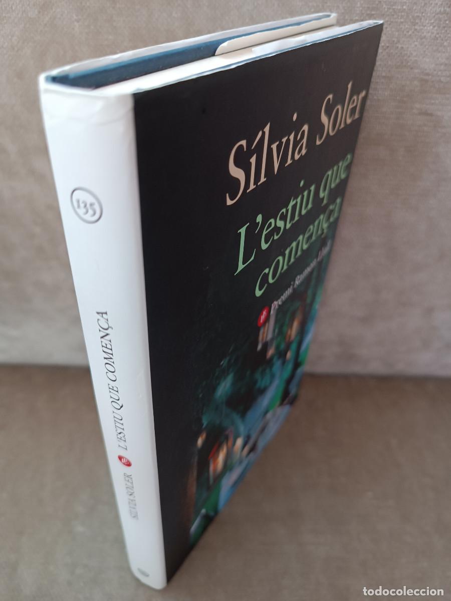 Libros de segunda mano: S&Iacute;LVIA SOLER - LESTIU QUE COMEN&Ccedil;A - PLANETA, 2013 - EN CATAL&Agrave; - - Foto 2