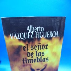 Libros de segunda mano: EL SEÑOR DE LAS TINIEBLAS. ALBERTO VAZQUEZ-FIGUEROA. PLAZA & JANES. 2001. PAGS : 318.