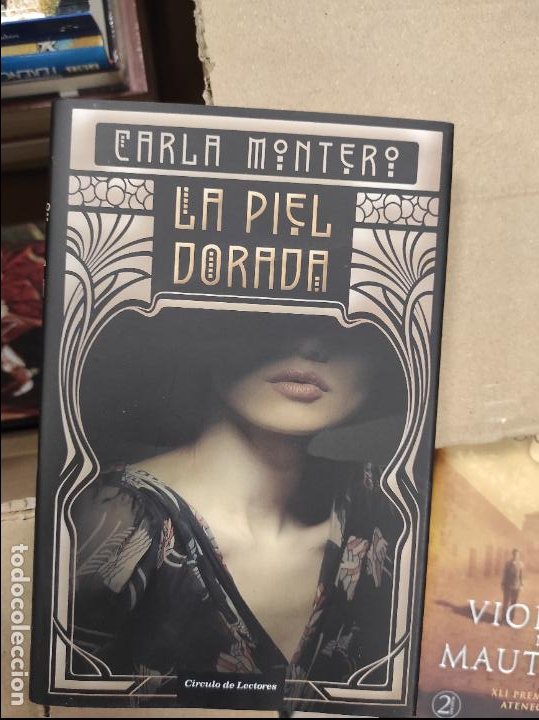 Novela en espanol. La piel dorada de Carla Montero. Ficcion