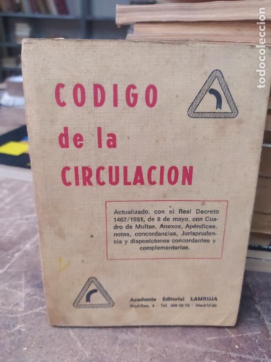 Libros de segunda mano: C&oacute;digo de la circulaci&oacute;n. 1981. L.31603 - Foto 1