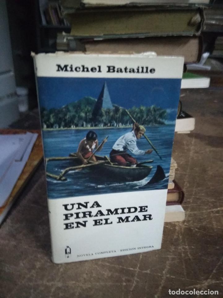 Livres d'occasion: Una pir&aacute;mide en el mar. M.Bataille. L.31650