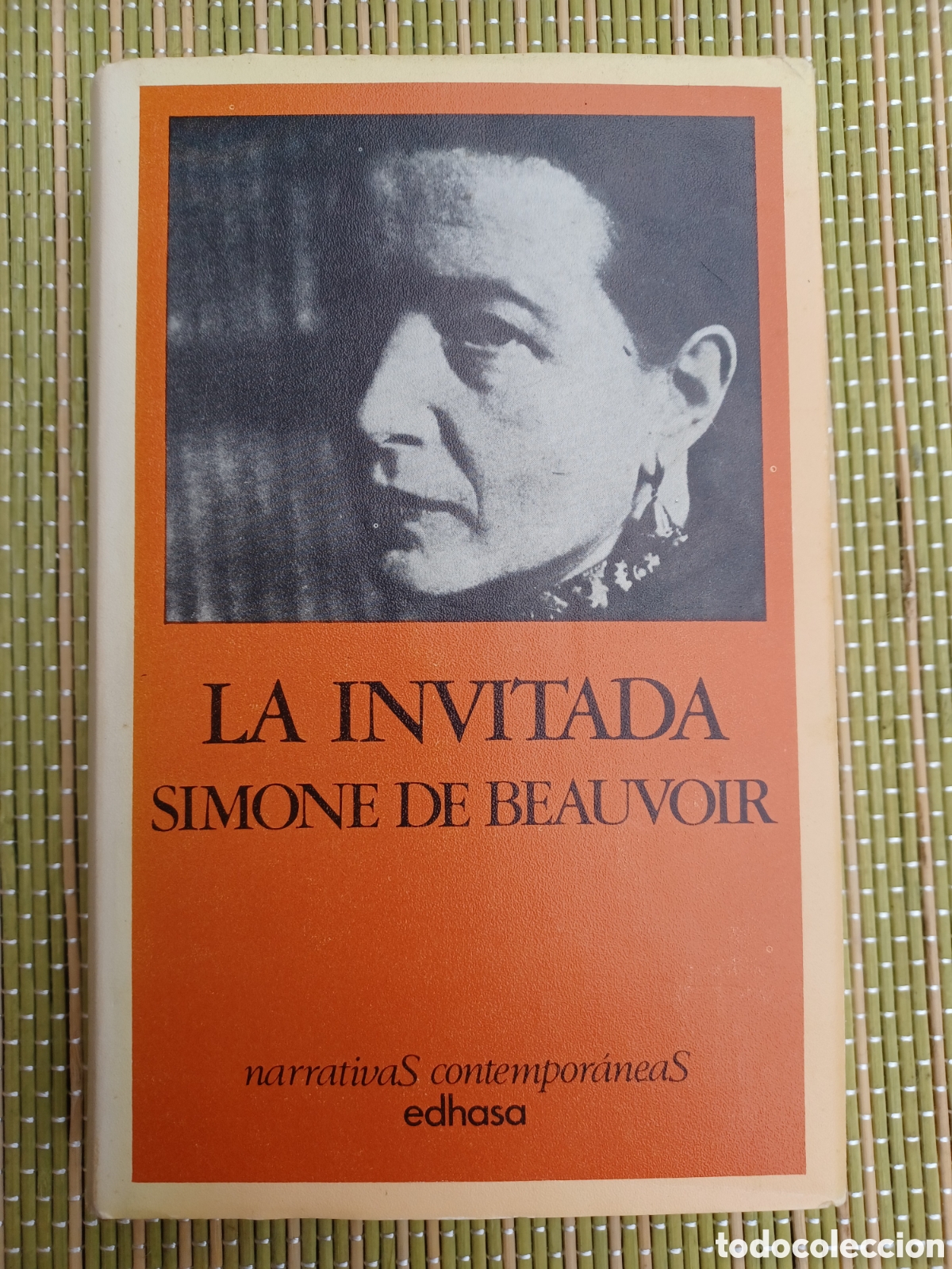 Libros de segunda mano: La invitada. Simone de Beauvoir - Foto 1