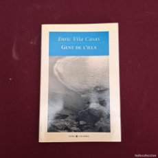Libros de segunda mano: GENT DE L'ILLA - ENRIC VILA CASAS CON FIRMA DEL AUTOR