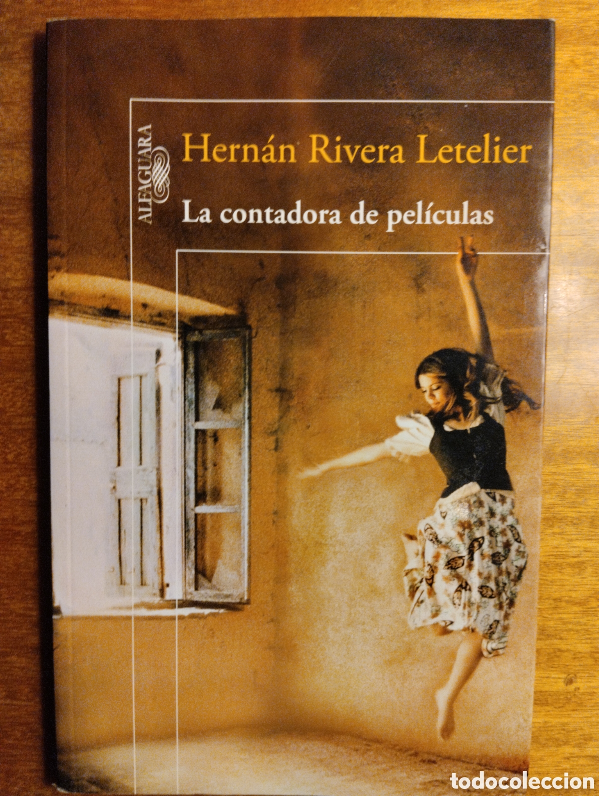 Libros de segunda mano: La contadora de pel&iacute;culas, Hern&aacute;n Rivera - Foto 1