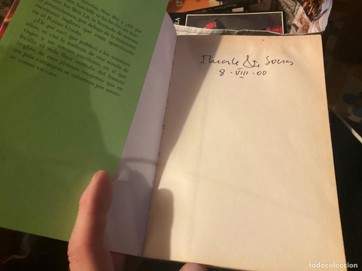 Libros de segunda mano: &iquest;DE QUE VAS? - WILLIAM SUTCLIFFE Mondadori - Foto 2