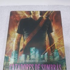 Libros de segunda mano: CAZADORES DE SOMBRAS CASSANDRA CLARE 3. CUIDAD DE CRISTAL